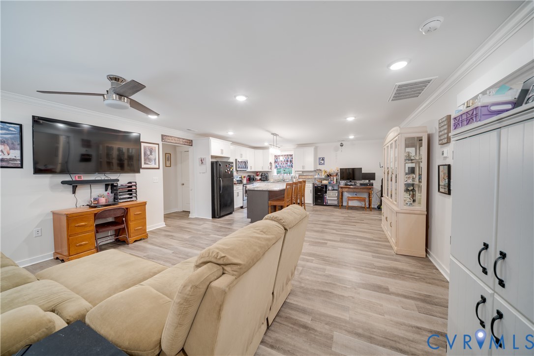 1124 Cheaneys Bridge Road Dunnsville, VA 22454 - Photo 3 of 15