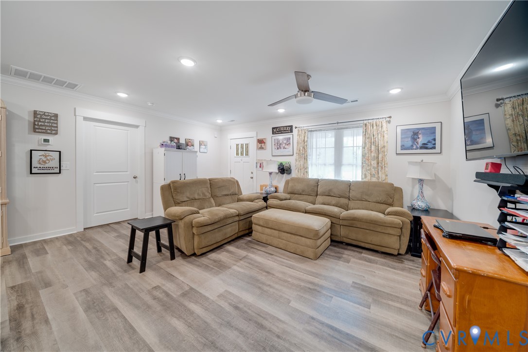 1124 Cheaneys Bridge Road Dunnsville, VA 22454 - Photo 4 of 15