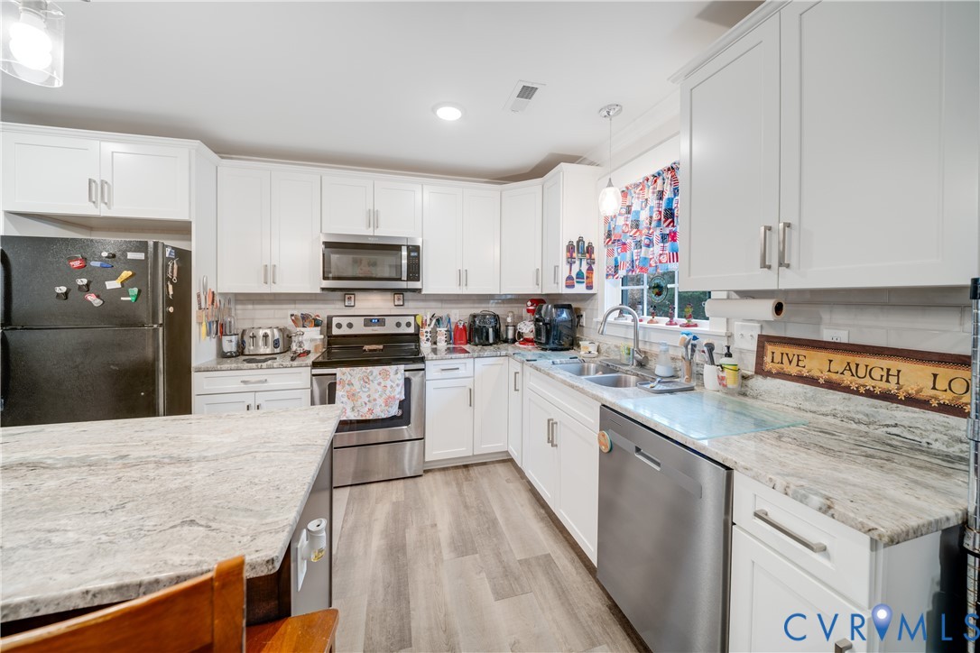 1124 Cheaneys Bridge Road Dunnsville, VA 22454 - Photo 7 of 15