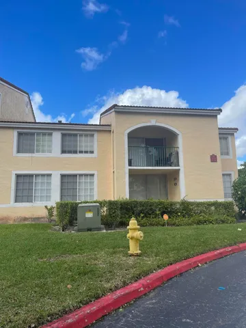 $2,600 | 1743 Village Boulevard, Unit 107, West Palm Beach, FL 33409