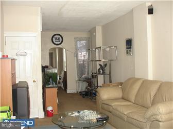 430 Locust Street Reading, PA 19604 - Photo 3 of 11 Living Room