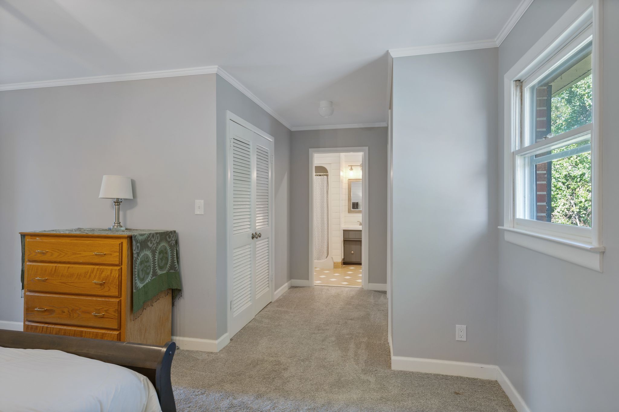 4165 Clovercroft Road Franklin, TN 37067 - Photo 19 of 27 a room that has a bed in it