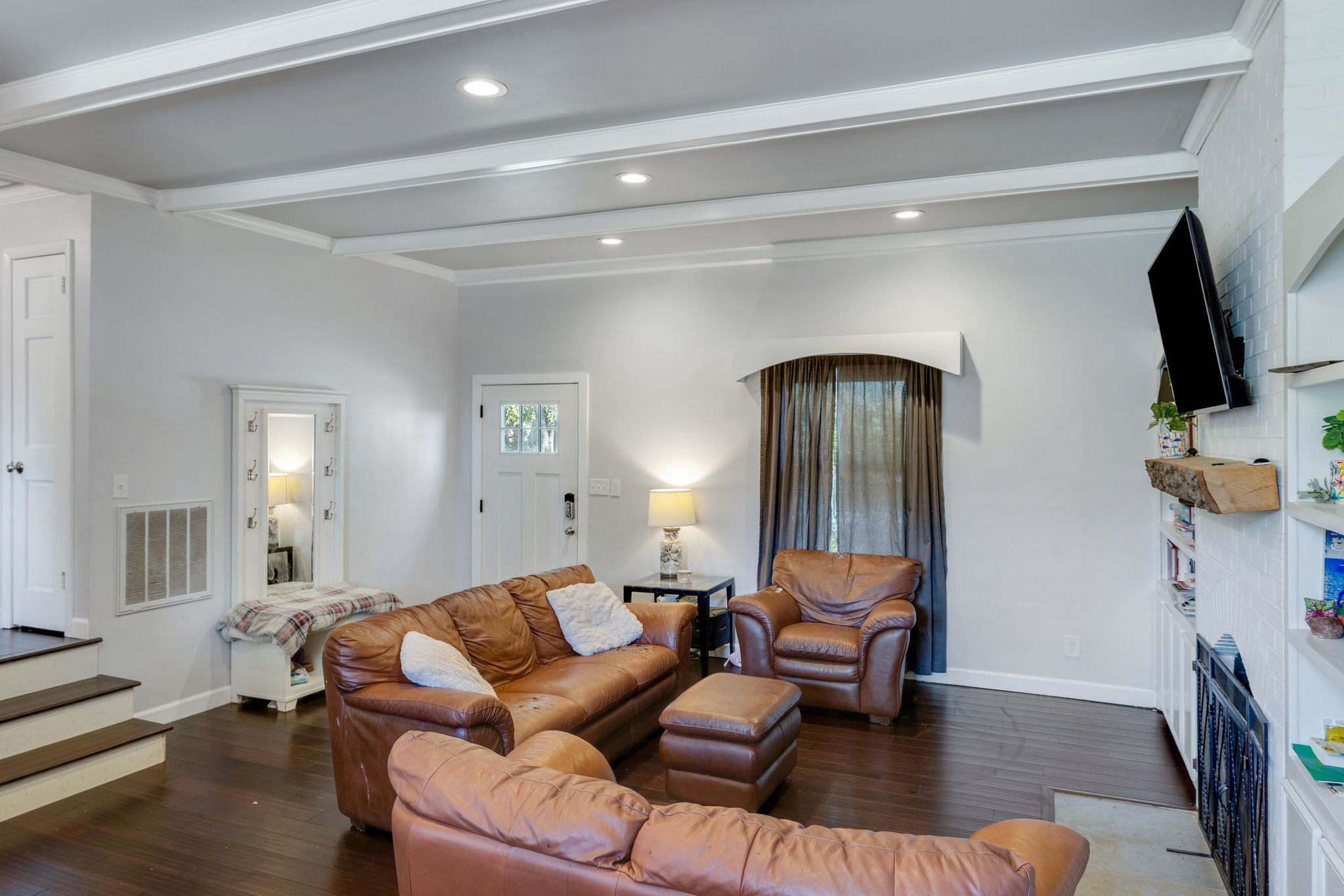 4165 Clovercroft Road Franklin, TN 37067 - Photo 10 of 27 a living room with furniture and a flat screen tv