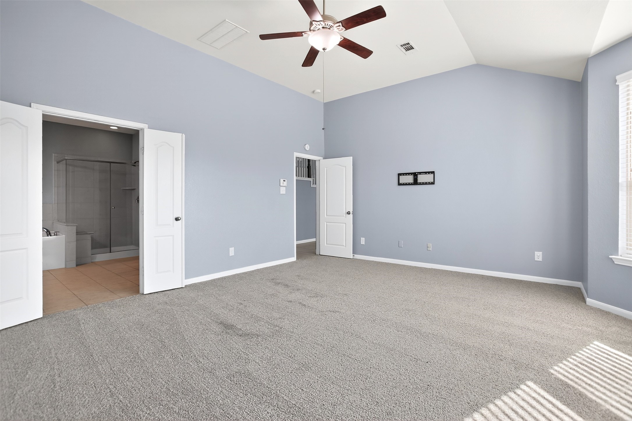 25315 Terrain Park Drive Spring, TX 77373 - Photo 18 of 47 Primary has plenty of room for oversized furniture and has bay window sitting area.