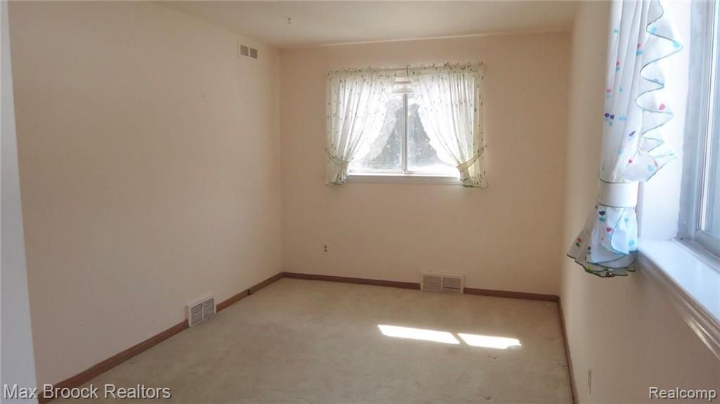 295 Cloverly Road Grosse Pointe Farms, MI 48236 - Photo 28 of 40