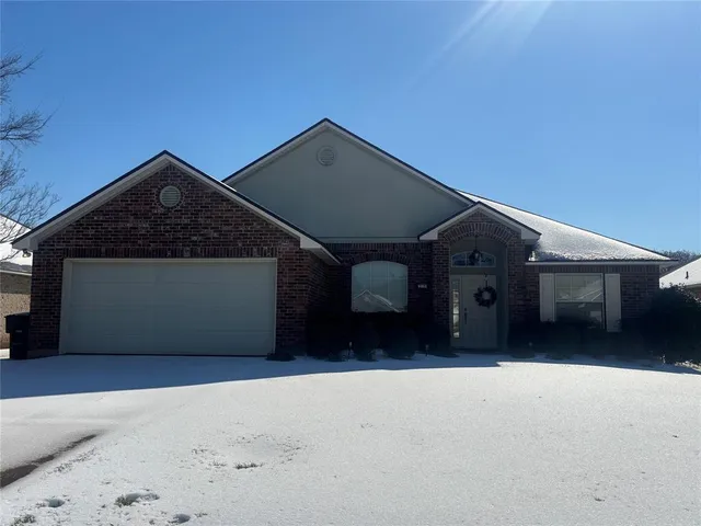 $2,100 | 215 Avondale Lane, Bossier City, LA 71112