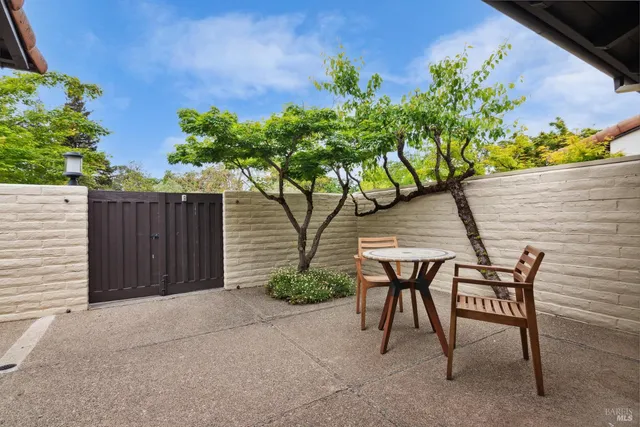 $999,950 | 87 Fairways Drive, Napa, CA 94558