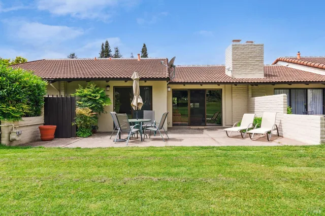 $999,950 | 87 Fairways Drive, Napa, CA 94558
