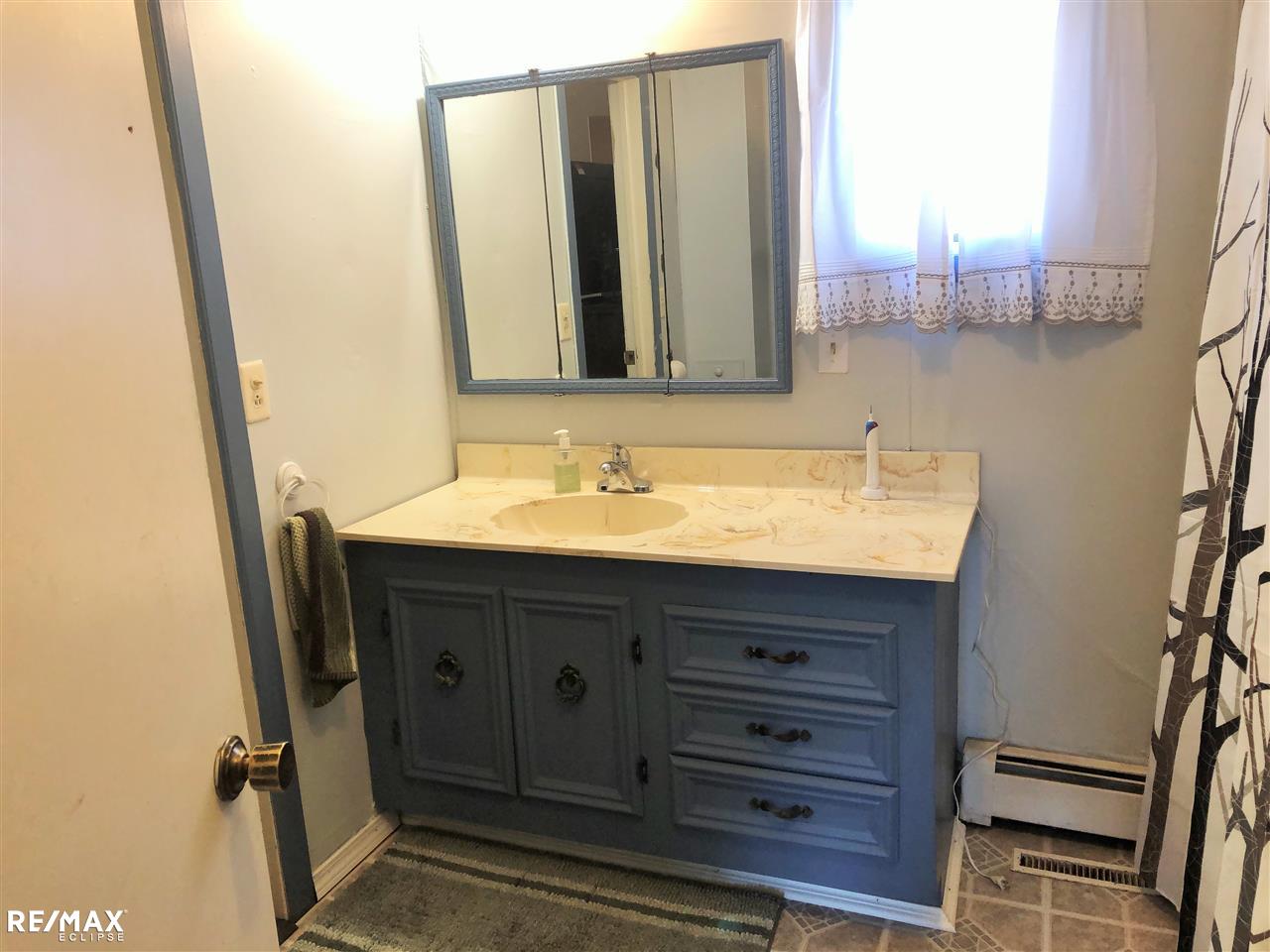 3804 Dearborn Avenue Rochester, MI 48309 - Photo 9 of 22 31372955-8.JPG