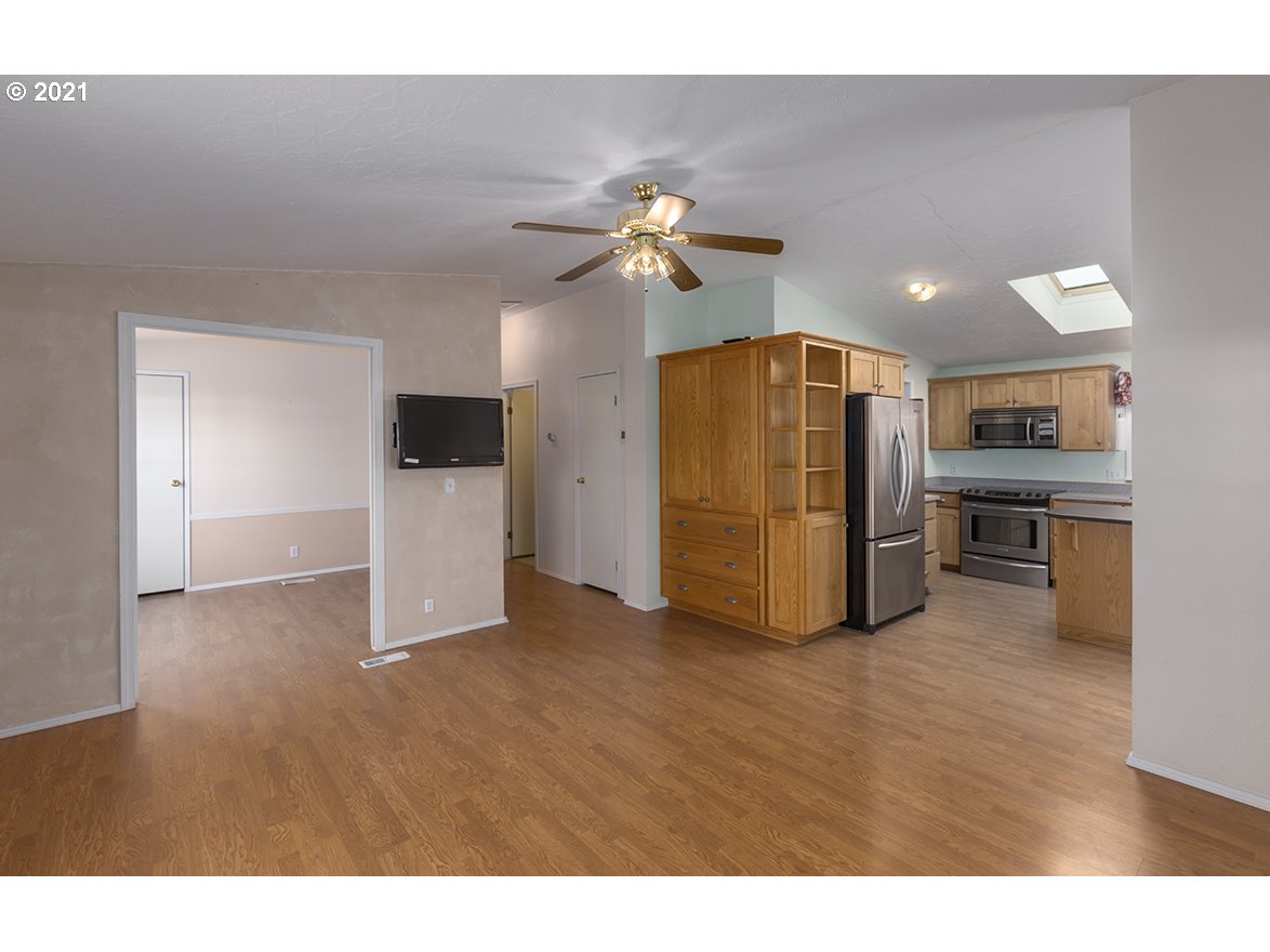 3232 8th Street Lebanon, OR 97355 - Photo 8 of 17 Gallery Image 8