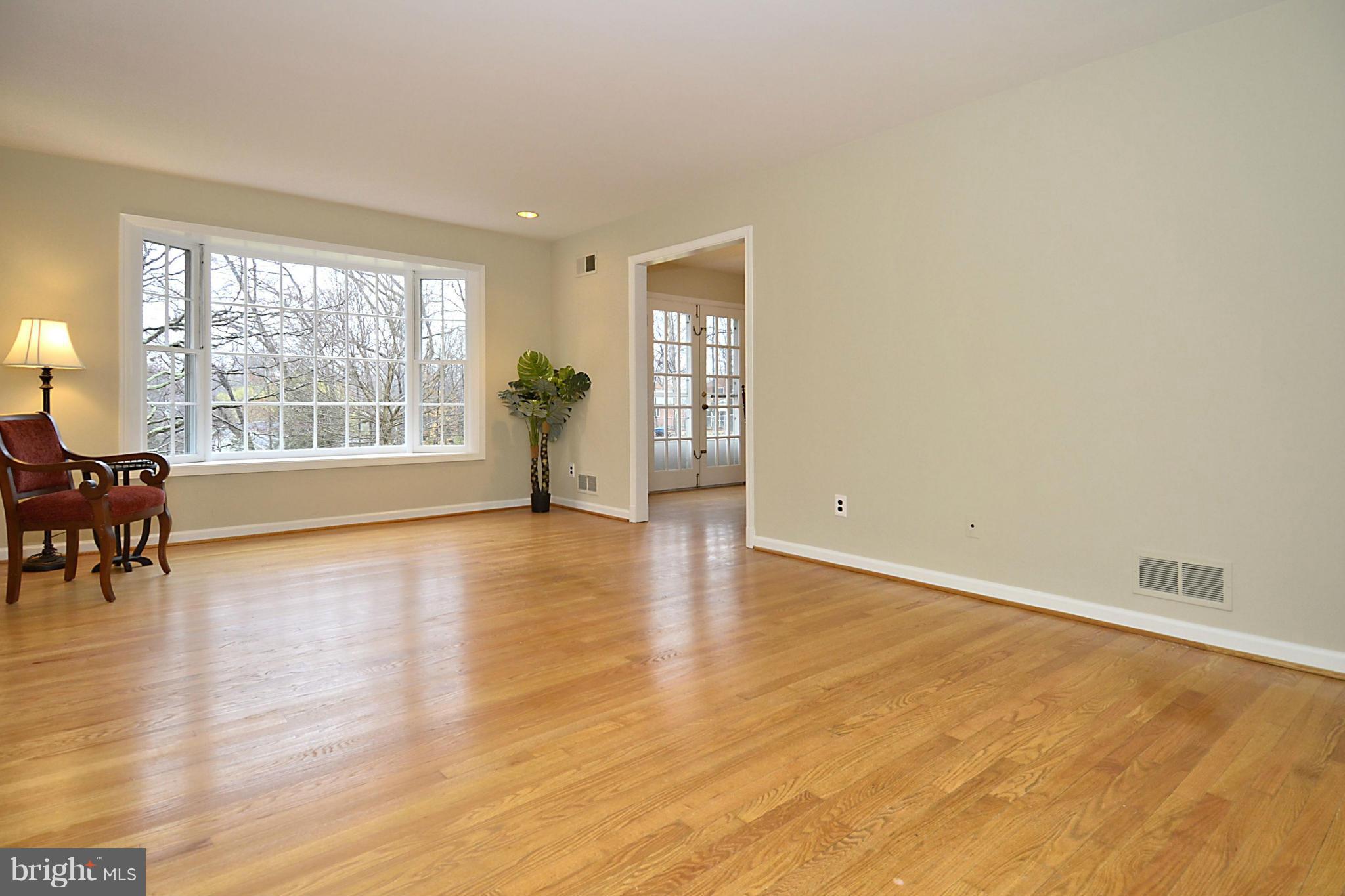 14408 Sandy Ridge Road Silver Spring, MD 20904 - Photo 9 of 23 Living Room