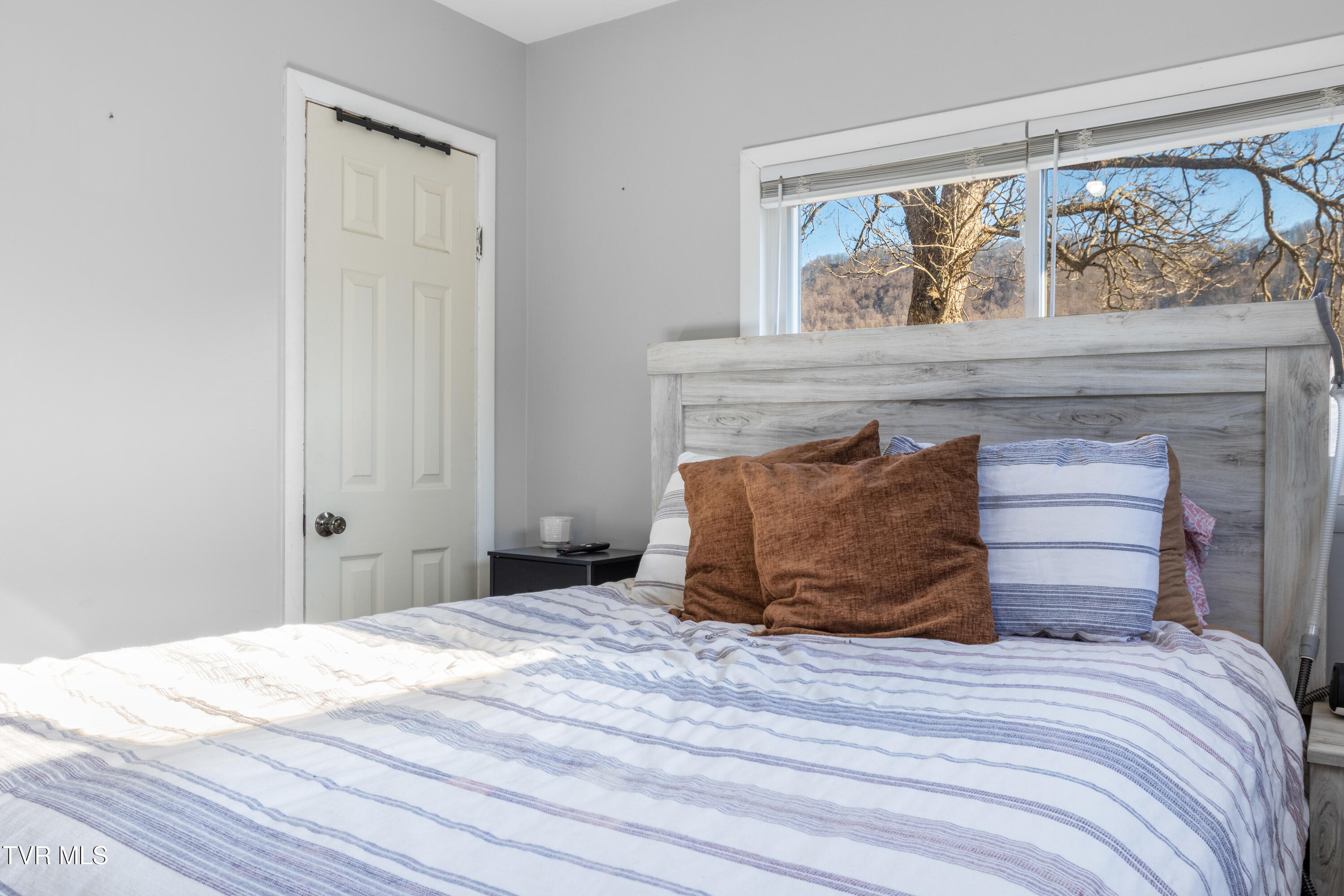 9086 Middle Wallens Creek Road Jonesville, VA 24263 - Photo 12 of 22 IMG_2068