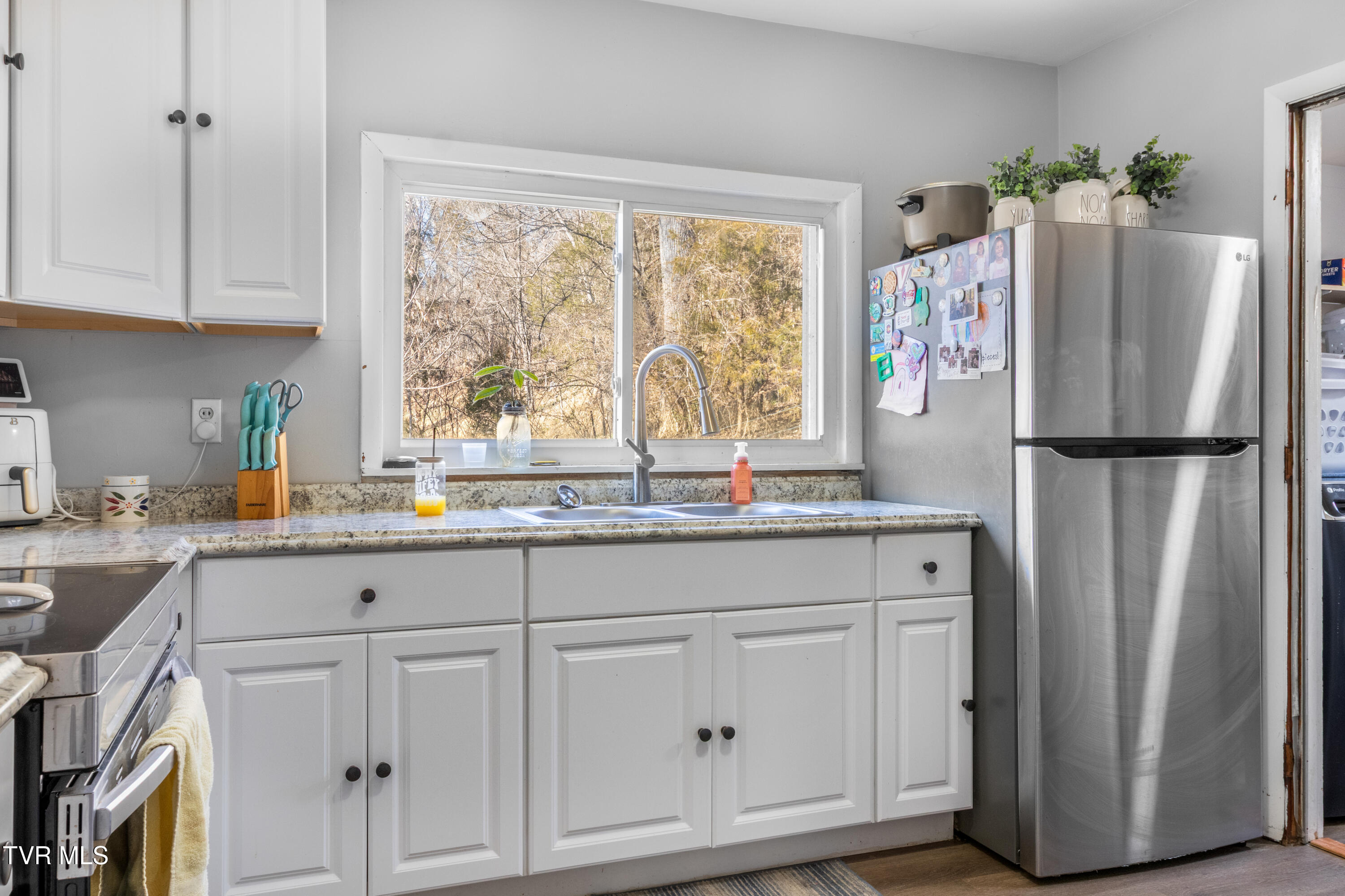 9086 Middle Wallens Creek Road Jonesville, VA 24263 - Photo 13 of 22 IMG_2074