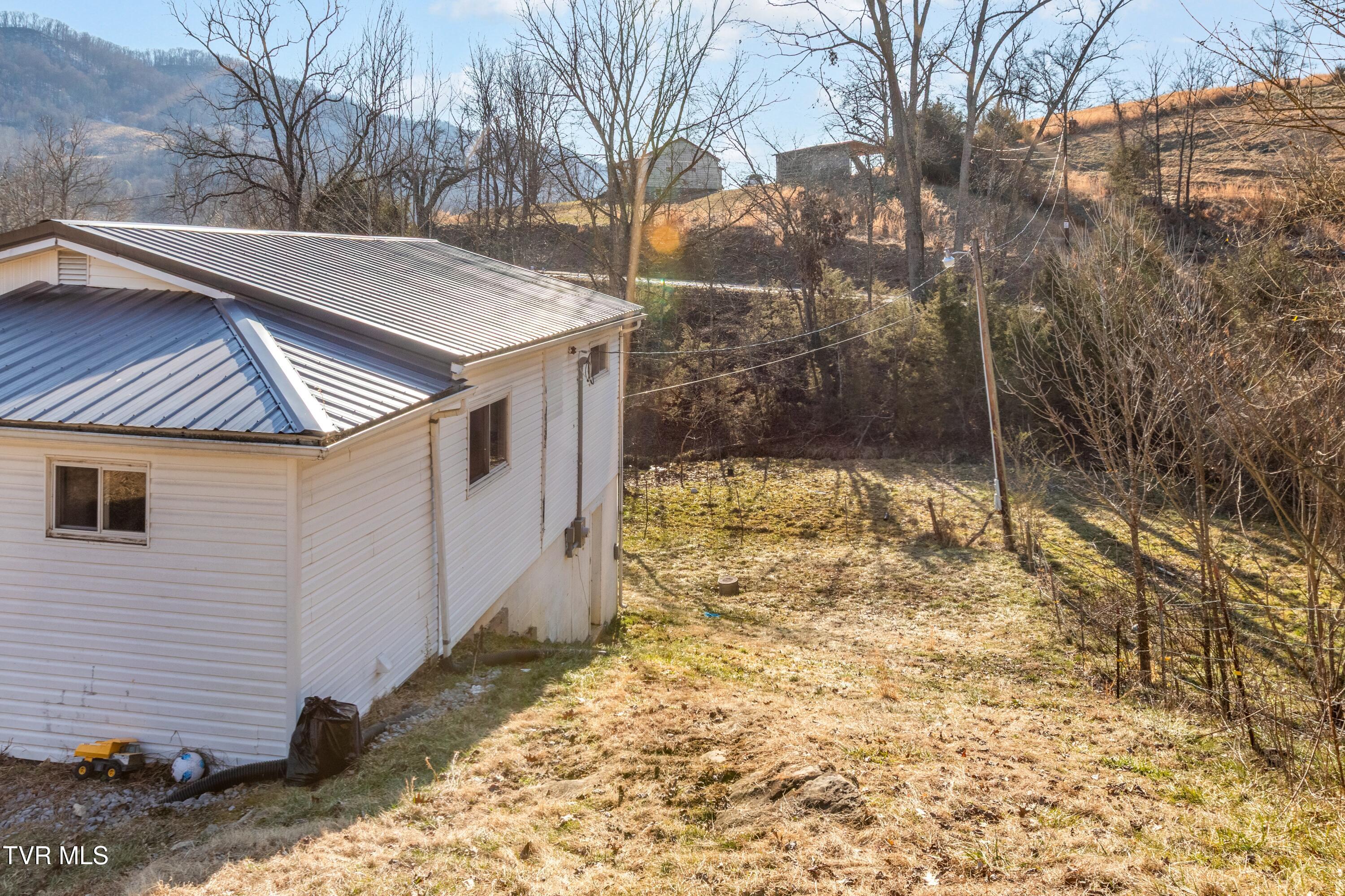 9086 Middle Wallens Creek Road Jonesville, VA 24263 - Photo 18 of 22 IMG_2101