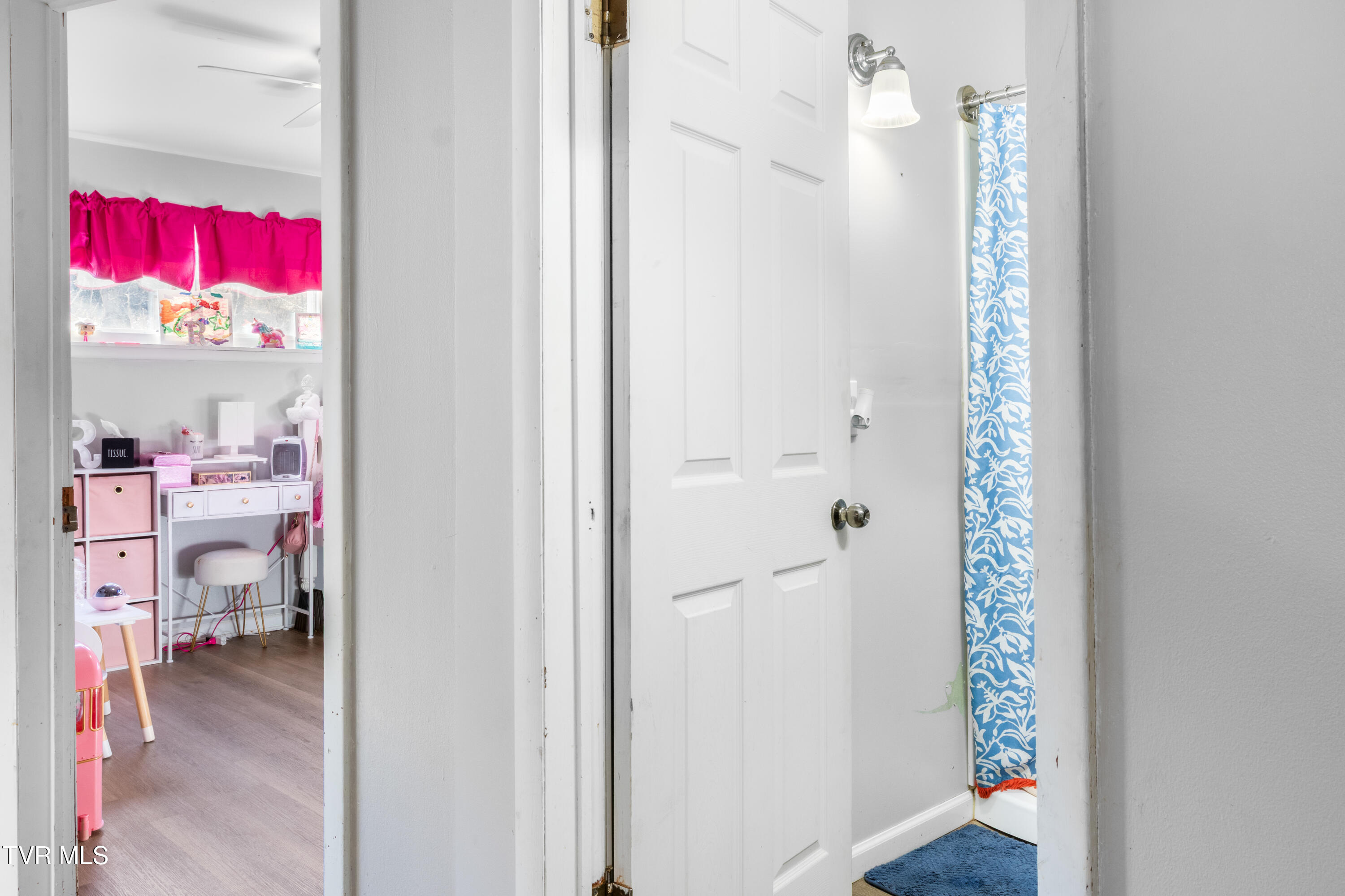 9086 Middle Wallens Creek Road Jonesville, VA 24263 - Photo 6 of 22 IMG_2047