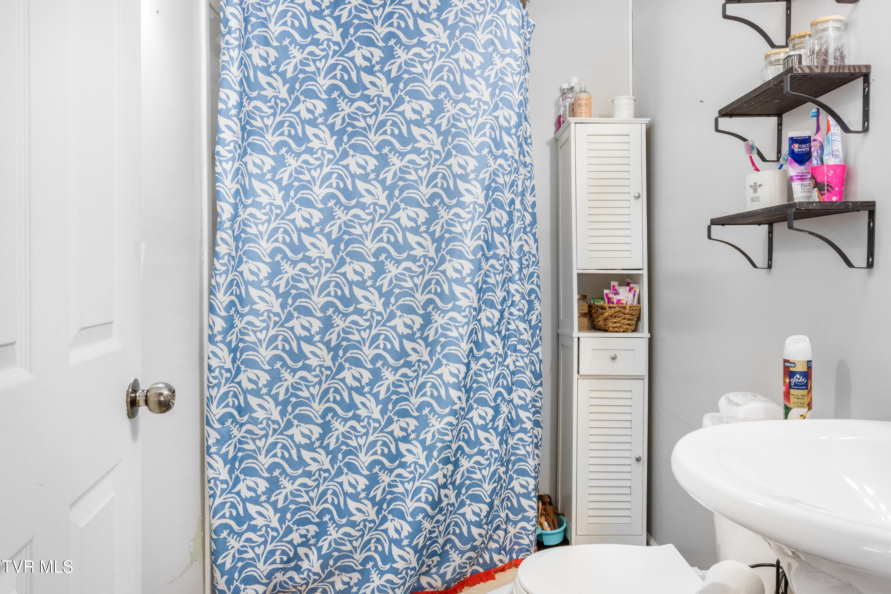 9086 Middle Wallens Creek Road Jonesville, VA 24263 - Photo 7 of 22 IMG_2050