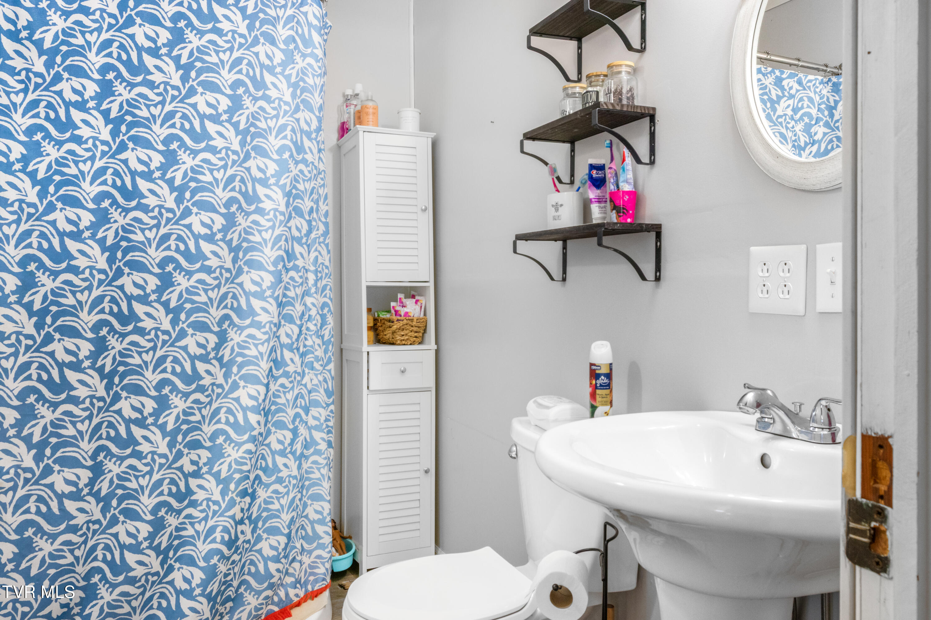 9086 Middle Wallens Creek Road Jonesville, VA 24263 - Photo 8 of 22 IMG_2053