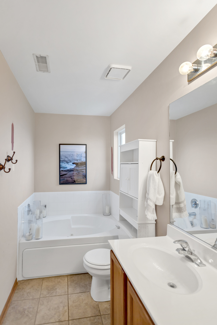 2112 Wicklow Lane Round Lake, IL 60073 - Photo 25 of 34 a bathroom with a sink a toilet and bathtub