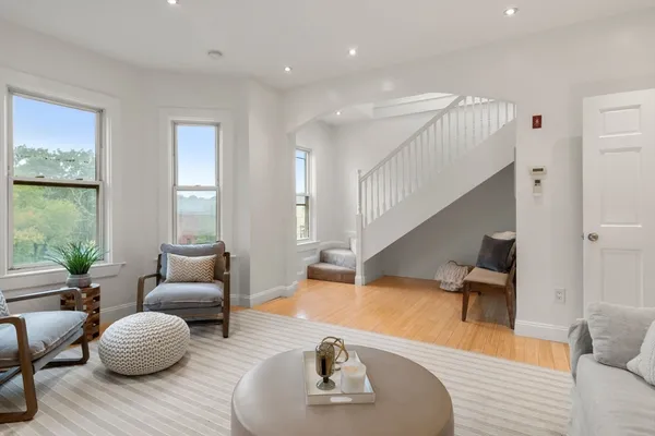 $3,200 | 178 Hyde Park Avenue, Unit 3, Boston, MA 02130