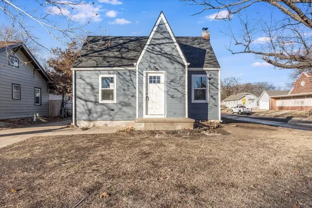 $189,900 | 657 North Dellrose Avenue, Wichita, KS 67208
