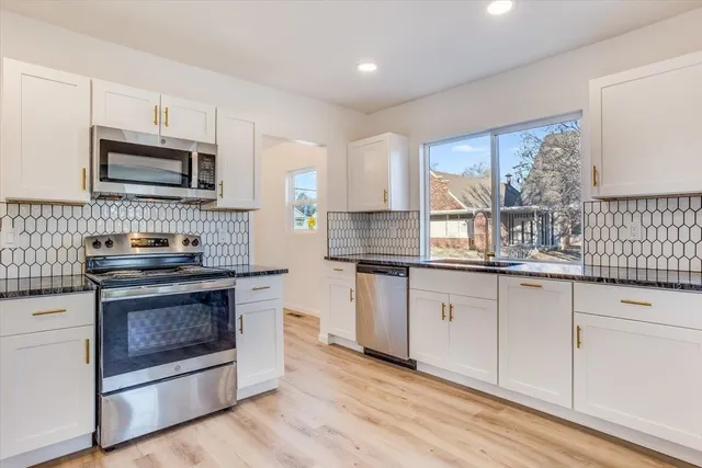 $189,900 | 657 North Dellrose Avenue, Wichita, KS 67208