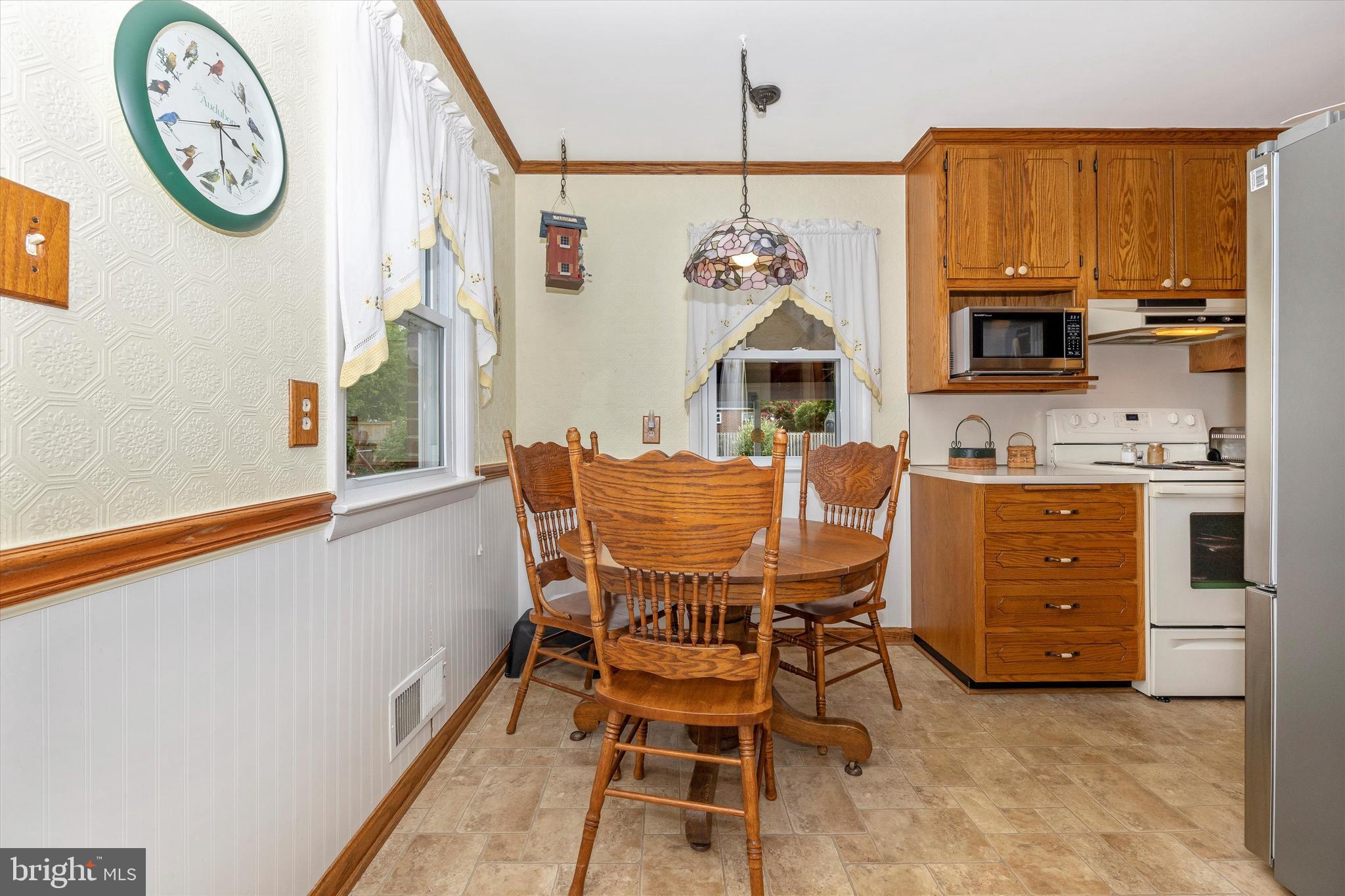 910 Seminole Road Frederick, MD 21701 - Photo 5 of 31 Dining Area