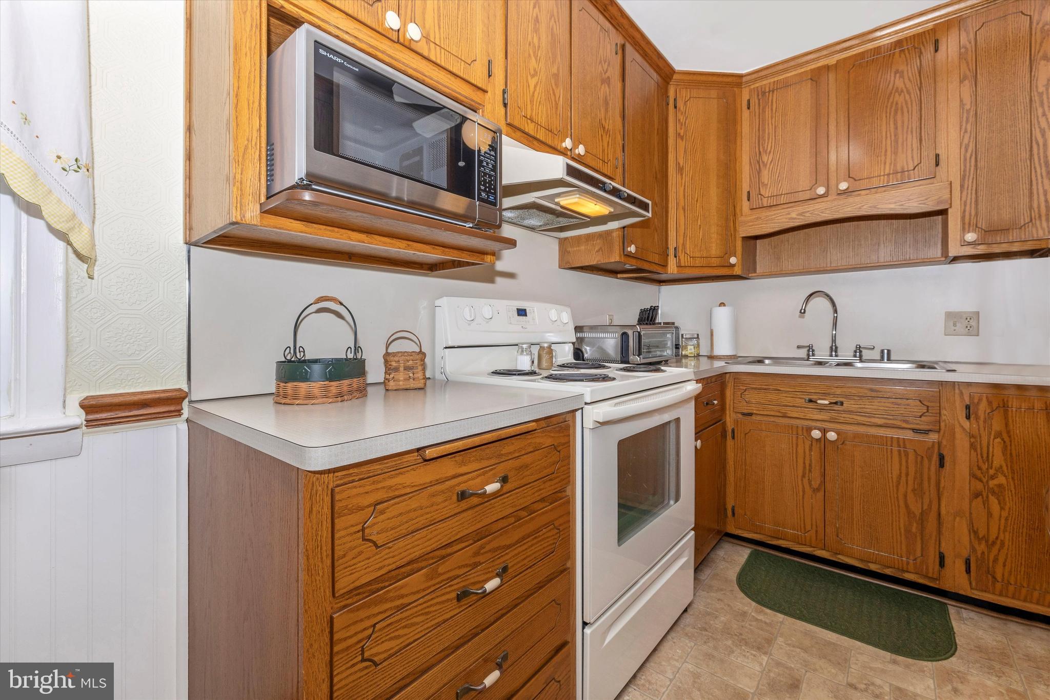 910 Seminole Road Frederick, MD 21701 - Photo 6 of 31 Kitchen