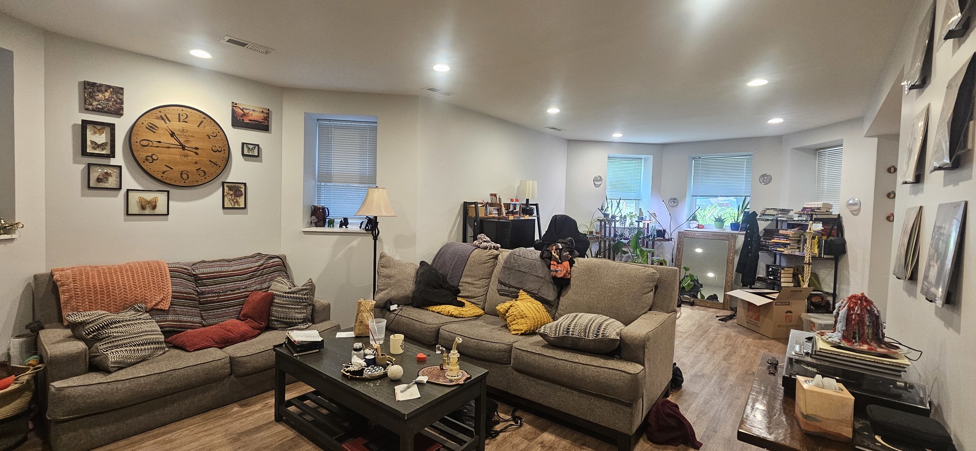 2952 West Nelson Street, Unit G Chicago, IL 60618 - Photo 4 of 12 a living room with furniture and a flat screen tv