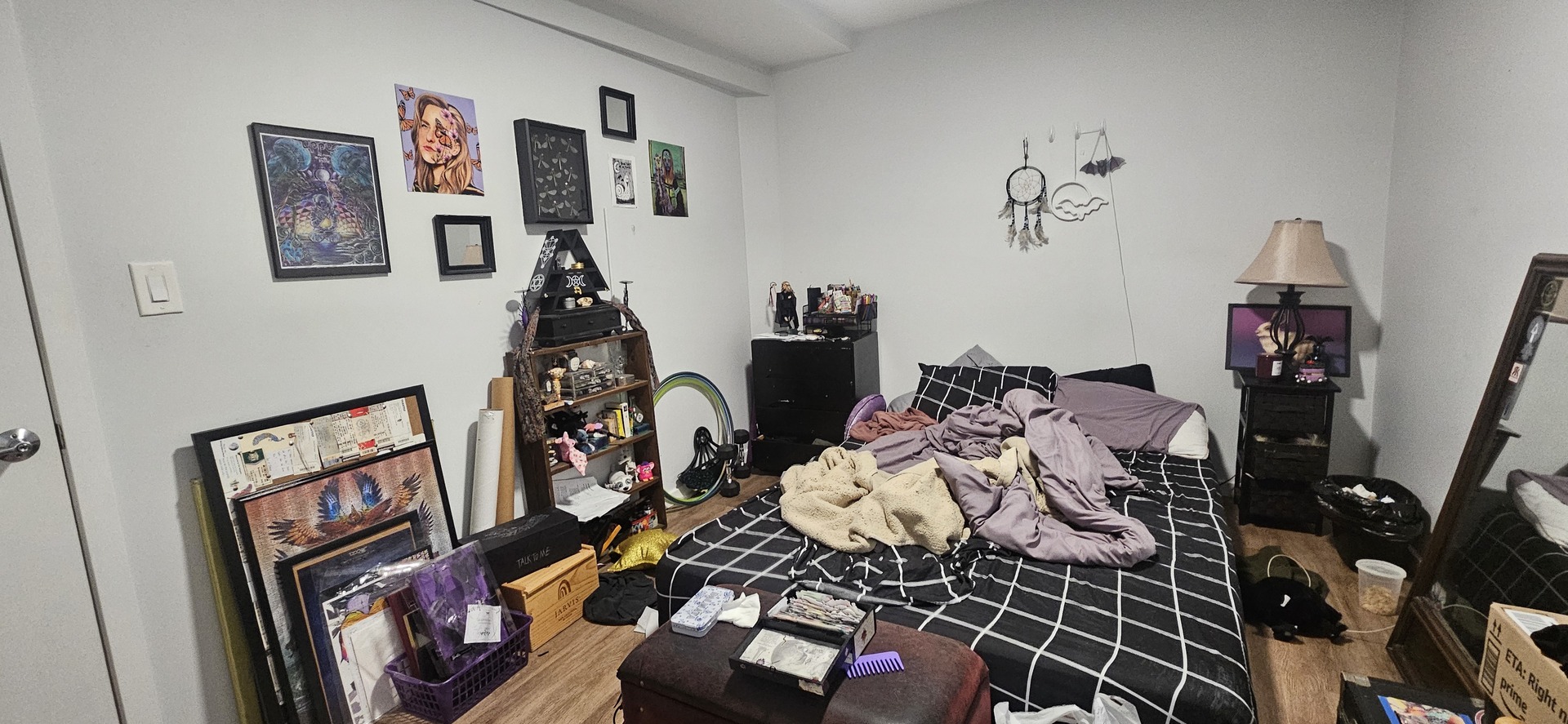 2952 West Nelson Street, Unit G Chicago, IL 60618 - Photo 5 of 12 a living room with furniture