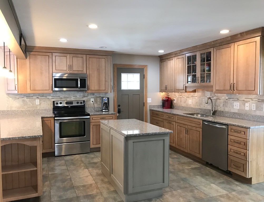 6 Juniper Road Pepperell, MA 01463 - Photo 2 of 24