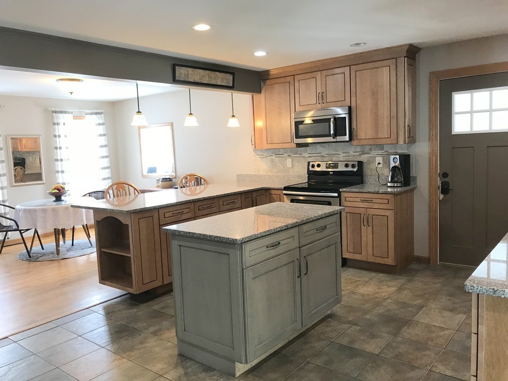 6 Juniper Road Pepperell, MA 01463 - Photo 4 of 24