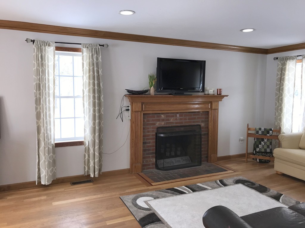 6 Juniper Road Pepperell, MA 01463 - Photo 9 of 24