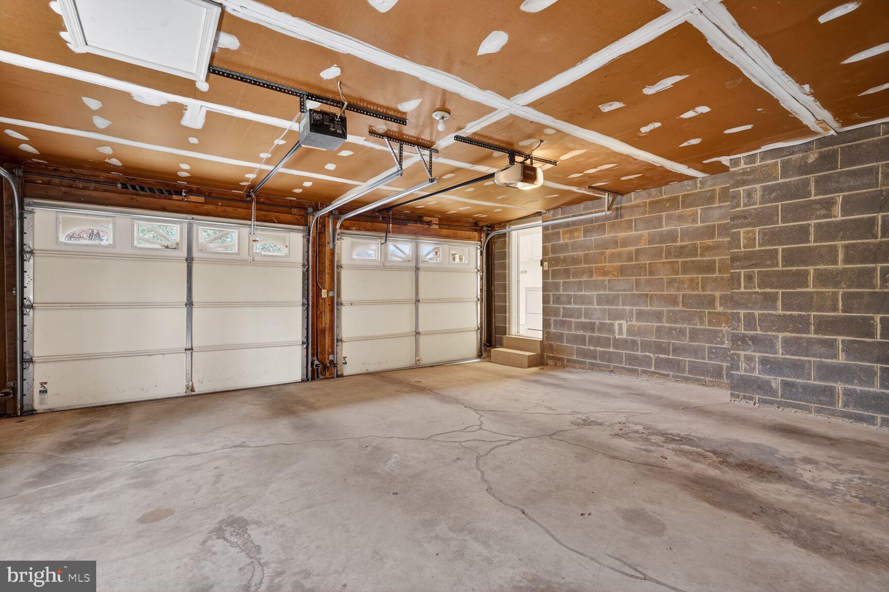 15200 Winstead Lane Silver Spring, MD 20905 - Photo 49 of 53 2-car garage with access to the mud/laundry room.