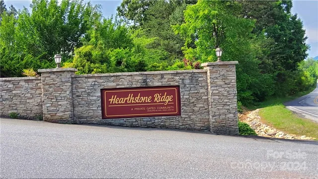 a sign that is sitting on a brick wall