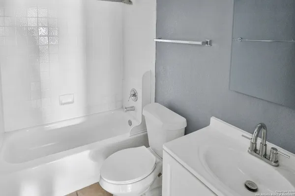 $1,800 | 7 Caswell Circle, San Antonio, TX 78240