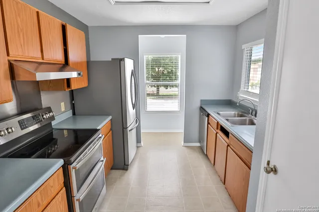 $1,800 | 7 Caswell Circle, San Antonio, TX 78240