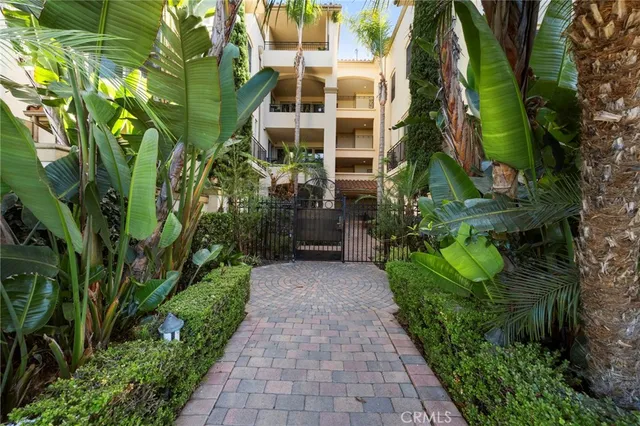 $969,000 | 401 Bernard Street, Unit 211, Costa Mesa, CA 92627