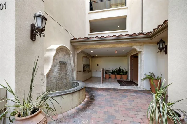 $969,000 | 401 Bernard Street, Unit 211, Costa Mesa, CA 92627