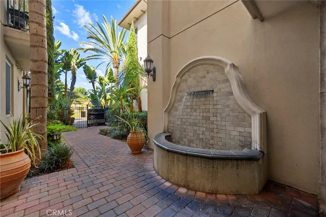 $969,000 | 401 Bernard Street, Unit 211, Costa Mesa, CA 92627