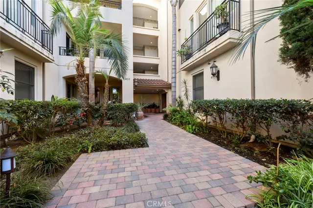 $969,000 | 401 Bernard Street, Unit 211, Costa Mesa, CA 92627