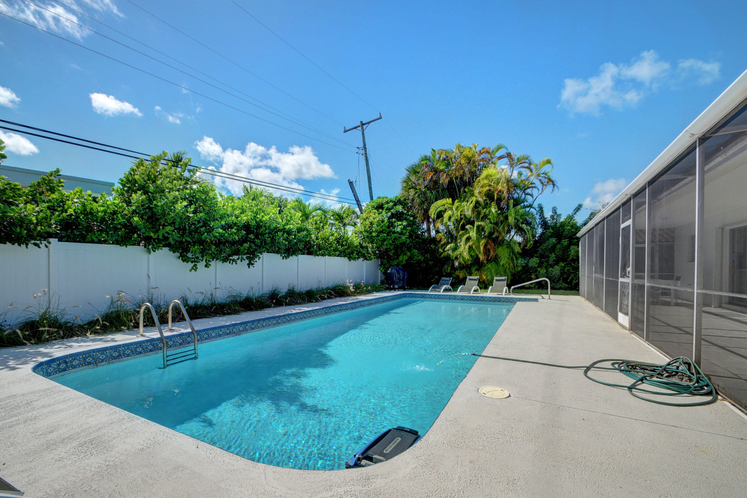 1171 Bimini Lane Singer Island, FL 33404 - Photo 18 of 61 35_house (35)