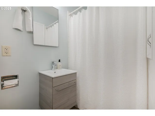 $519,999 | 2984 Floral Hill Drive, Eugene, OR 97403