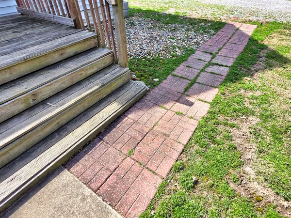 $129,000 | 542 Vincennes Avenue, Flora, IL 62839