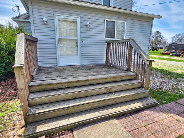 $129,000 | 542 Vincennes Avenue, Flora, IL 62839