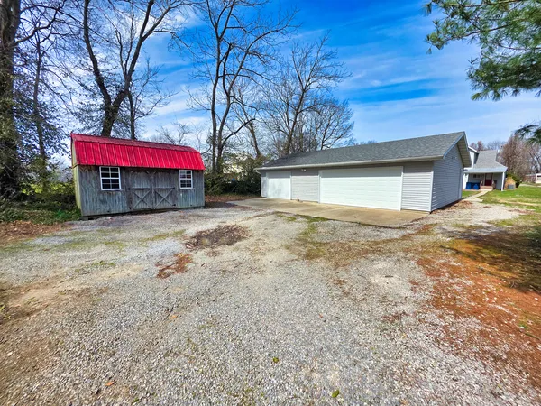 $129,000 | 542 Vincennes Avenue, Flora, IL 62839