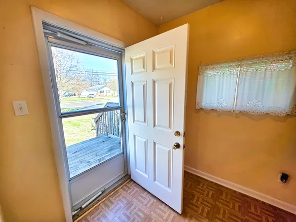 $129,000 | 542 Vincennes Avenue, Flora, IL 62839