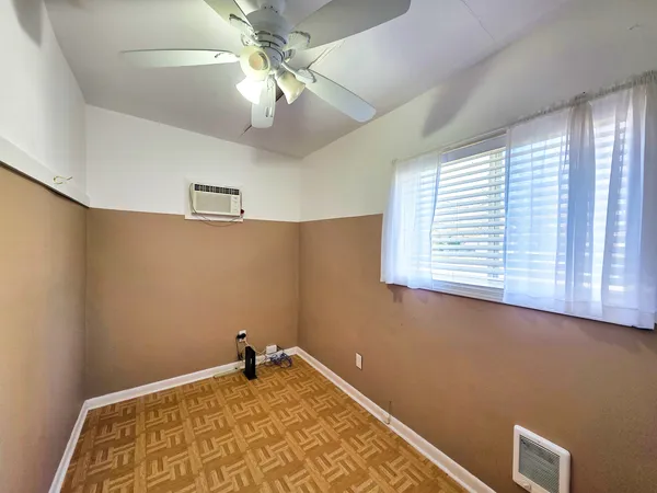 $129,000 | 542 Vincennes Avenue, Flora, IL 62839