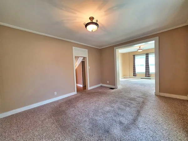 $129,000 | 542 Vincennes Avenue, Flora, IL 62839