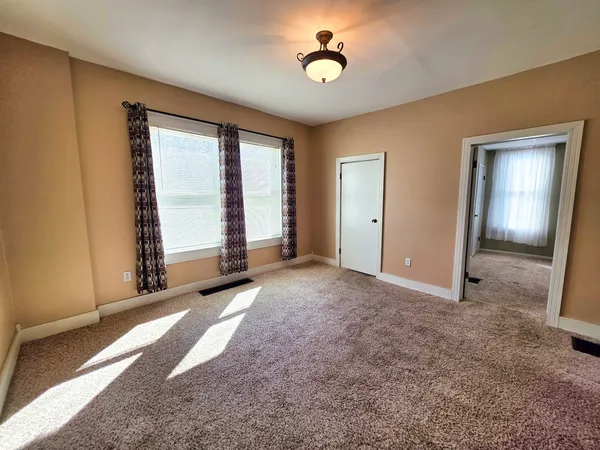 $129,000 | 542 Vincennes Avenue, Flora, IL 62839