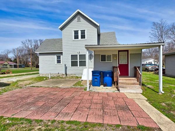 $129,000 | 542 Vincennes Avenue, Flora, IL 62839